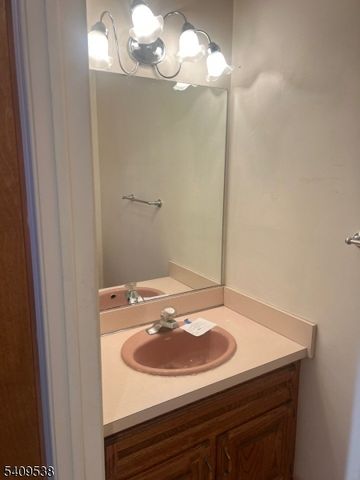 599 Apache Ct, Mahwah Twp., NJ 07430