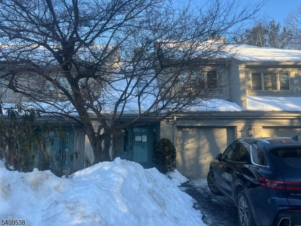 599 Apache Ct, Mahwah Twp., NJ 07430