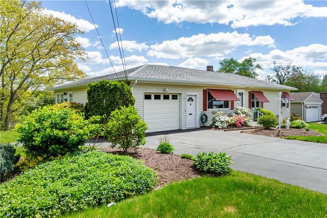 15 Lakeside Drive, Smithfield, RI 02917