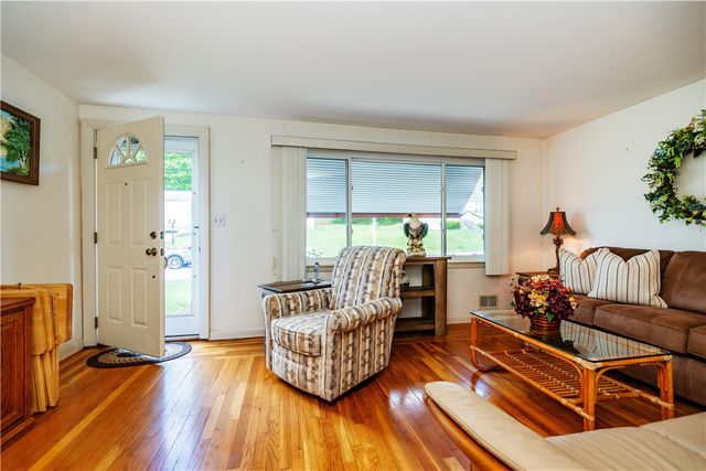 15 Lakeside Drive, Smithfield, RI 02917
