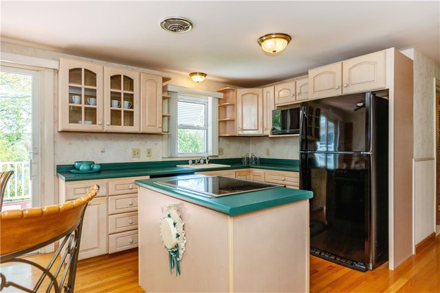 15 Lakeside Drive, Smithfield, RI 02917