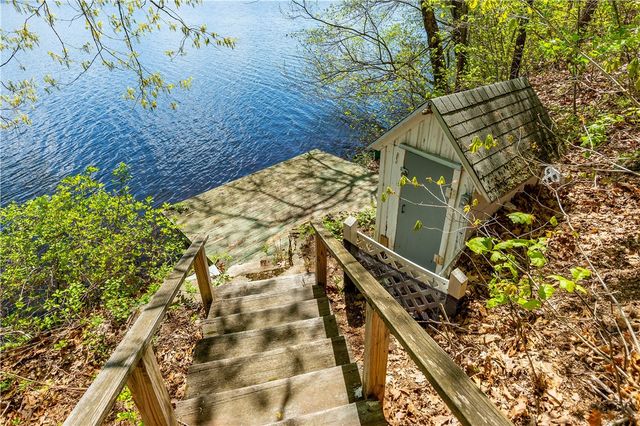 15 Lakeside Drive, Smithfield, RI 02917