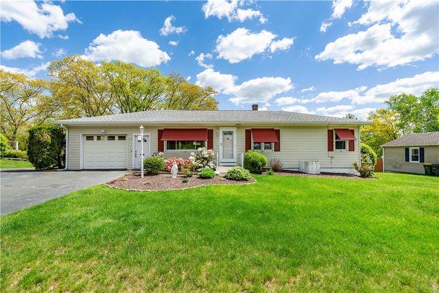 15 Lakeside Drive, Smithfield, RI 02917