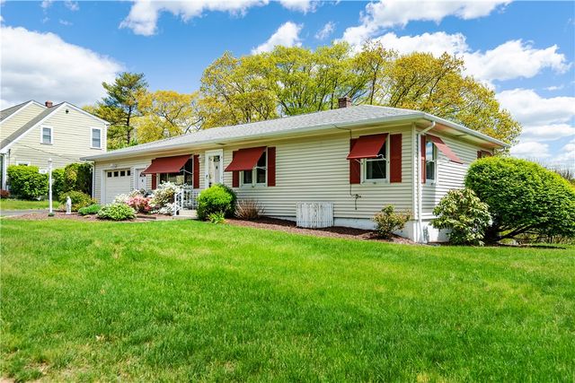 15 Lakeside Drive, Smithfield, RI 02917