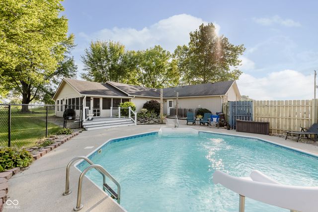 1239 S 700 W, New Palestine, IN 46163