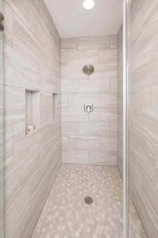 W214N6672 Fairview DRIVE, Menomonee Falls, WI 53051
