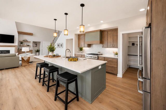 W214N6672 Fairview DRIVE, Menomonee Falls, WI 53051