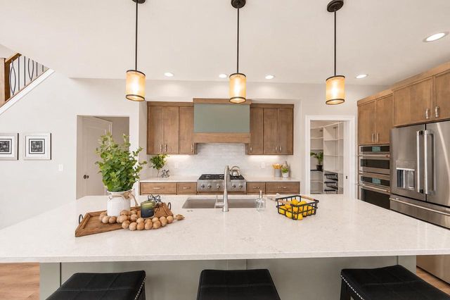 W214N6672 Fairview DRIVE, Menomonee Falls, WI 53051