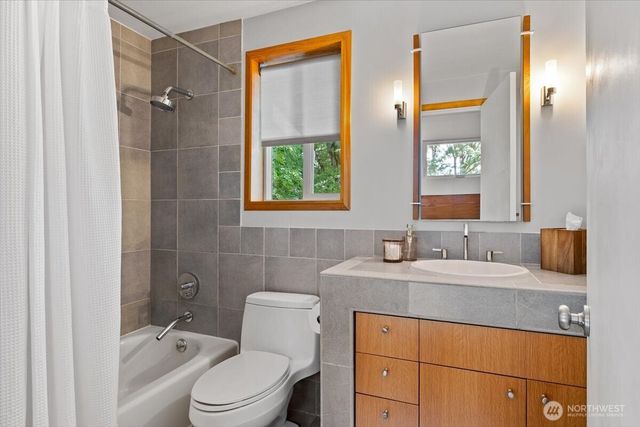 6144 NE 194th Place, Kenmore, WA 98028