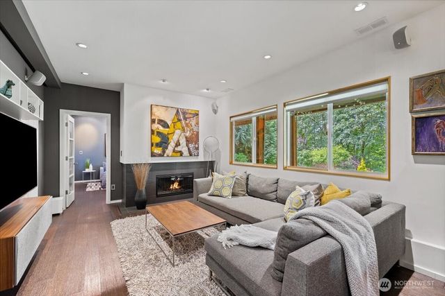 6144 NE 194th Place, Kenmore, WA 98028