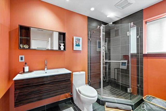 6144 NE 194th Place, Kenmore, WA 98028