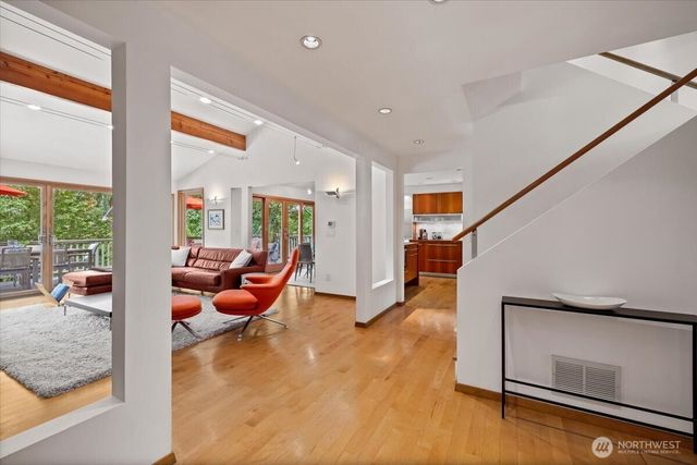 6144 NE 194th Place, Kenmore, WA 98028