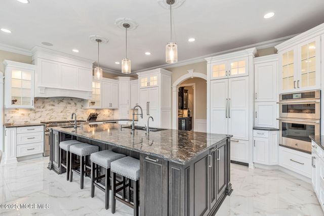 10 Hop Brook Lane, Holmdel, NJ 07733