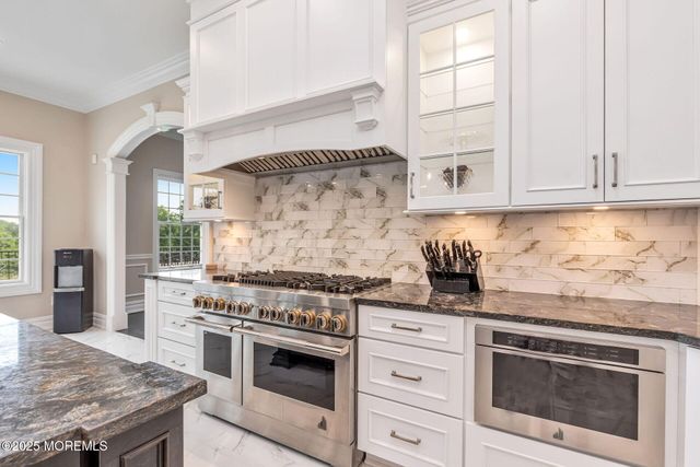 10 Hop Brook Lane, Holmdel, NJ 07733
