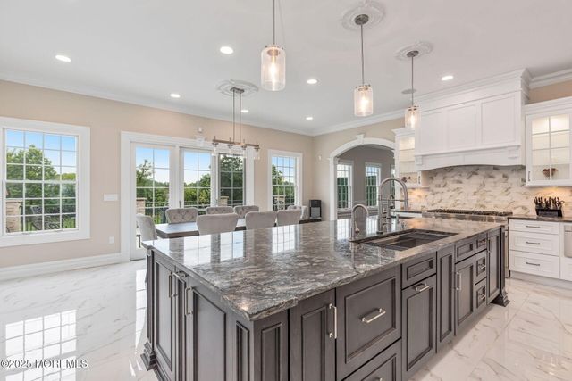 10 Hop Brook Lane, Holmdel, NJ 07733