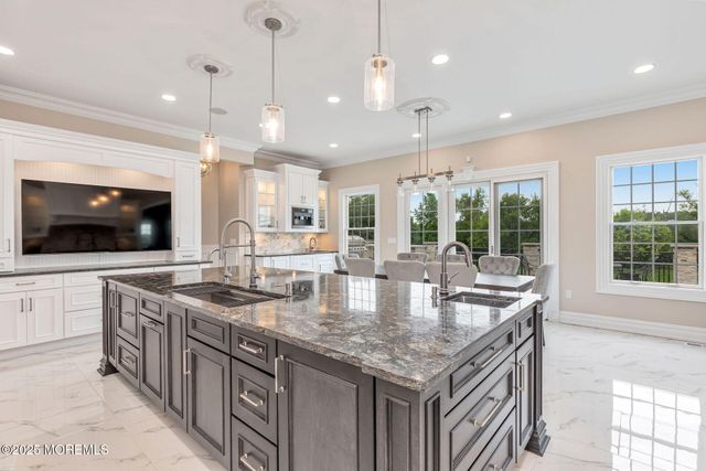 10 Hop Brook Lane, Holmdel, NJ 07733