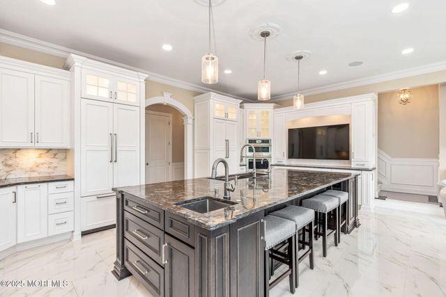 10 Hop Brook Lane, Holmdel, NJ 07733