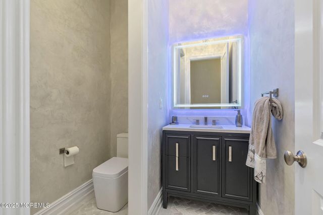 10 Hop Brook Lane, Holmdel, NJ 07733