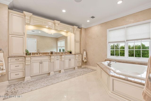 10 Hop Brook Lane, Holmdel, NJ 07733