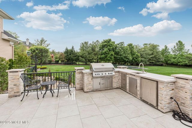10 Hop Brook Lane, Holmdel, NJ 07733