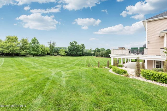10 Hop Brook Lane, Holmdel, NJ 07733