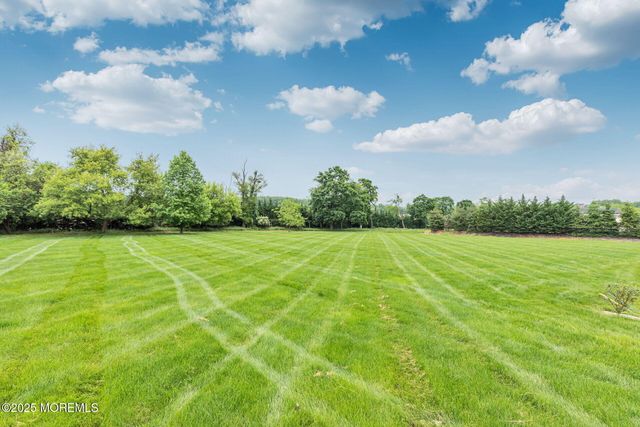 10 Hop Brook Lane, Holmdel, NJ 07733