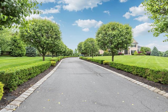 10 Hop Brook Lane, Holmdel, NJ 07733