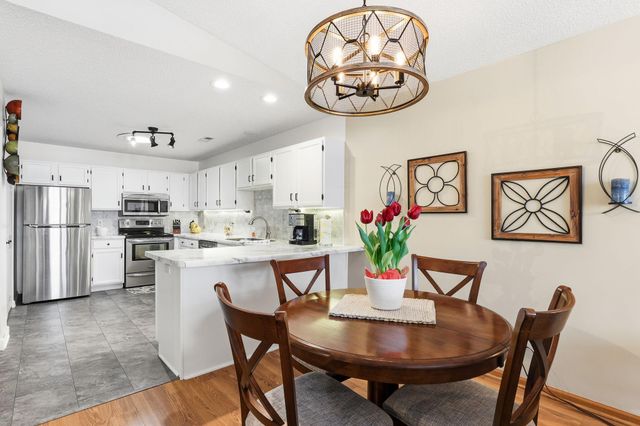 1324 Carriage Drive A, Hudson, WI 54016