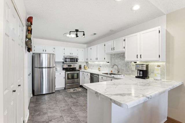 1324 Carriage Drive A, Hudson, WI 54016