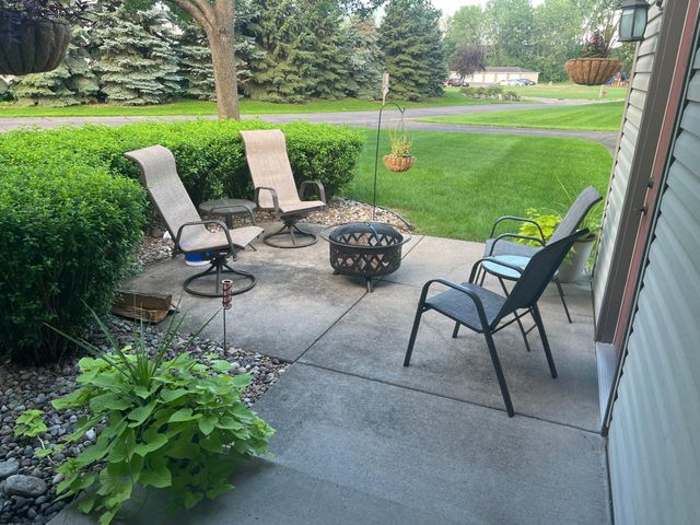 1324 Carriage Drive A, Hudson, WI 54016