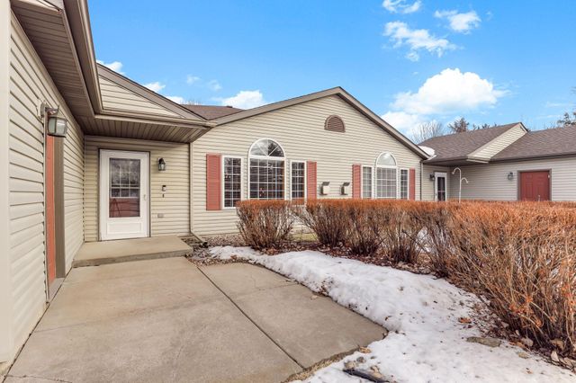1324 Carriage Drive A, Hudson, WI 54016