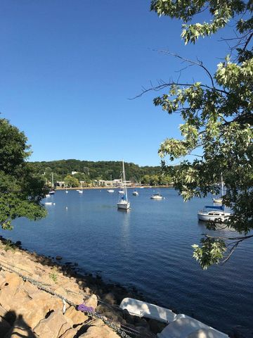 1324 Carriage Drive A, Hudson, WI 54016