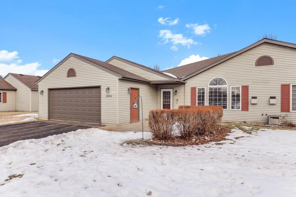 1324 Carriage Drive A, Hudson, WI 54016