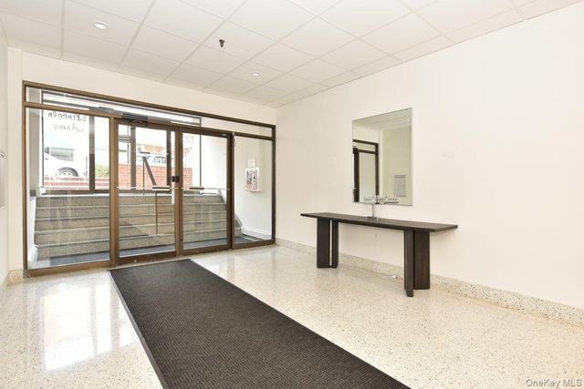 101 Lincoln Avenue 4K, Mineola, NY 11501