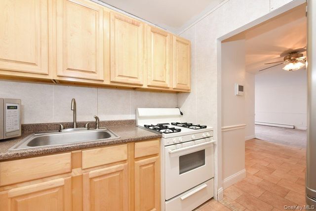 101 Lincoln Avenue 4K, Mineola, NY 11501