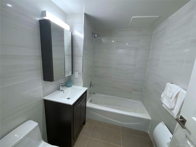 42-23 Parsons Boulevard 1E, Flushing, NY 11355