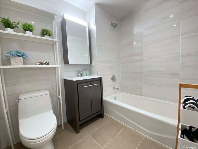 42-23 Parsons Boulevard 1E, Flushing, NY 11355