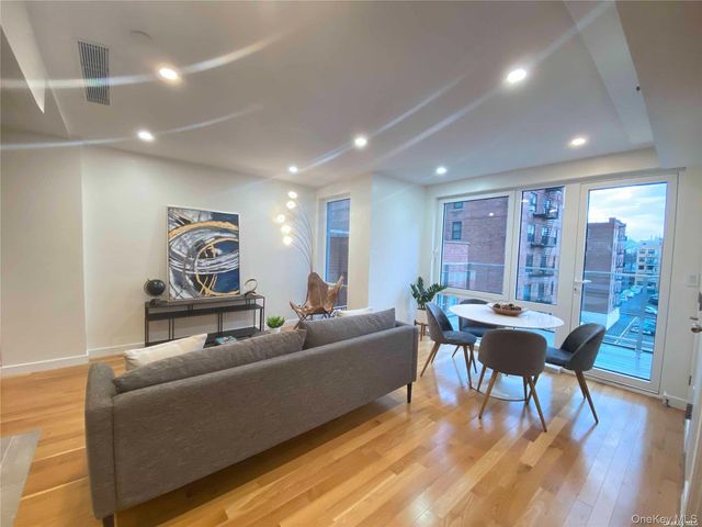 42-23 Parsons Boulevard 1E, Flushing, NY 11355