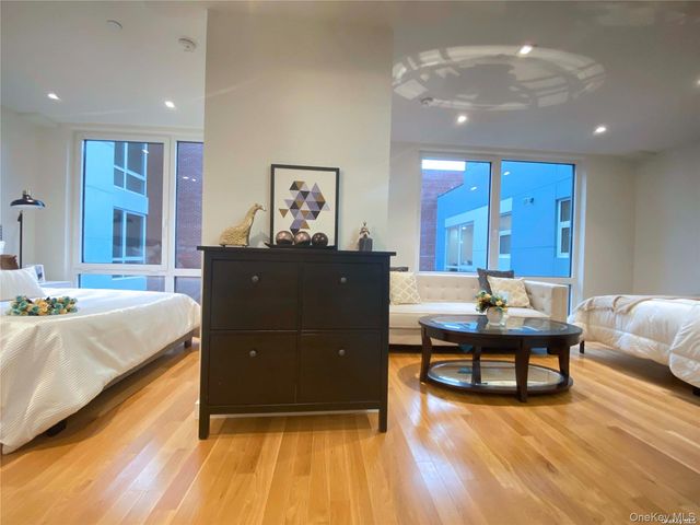 42-23 Parsons Boulevard 1E, Flushing, NY 11355