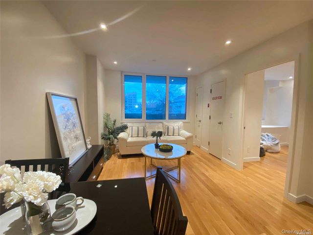 42-23 Parsons Boulevard 1E, Flushing, NY 11355