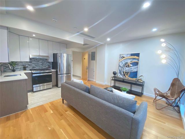 42-23 Parsons Boulevard 1E, Flushing, NY 11355