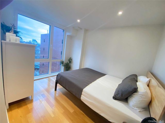 42-23 Parsons Boulevard 1E, Flushing, NY 11355