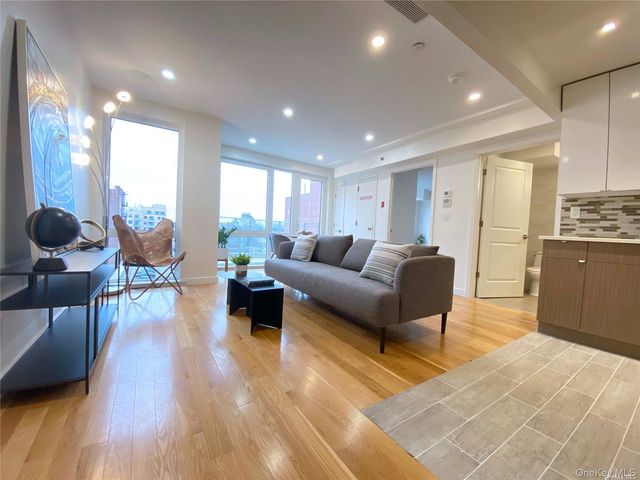 42-23 Parsons Boulevard 1E, Flushing, NY 11355