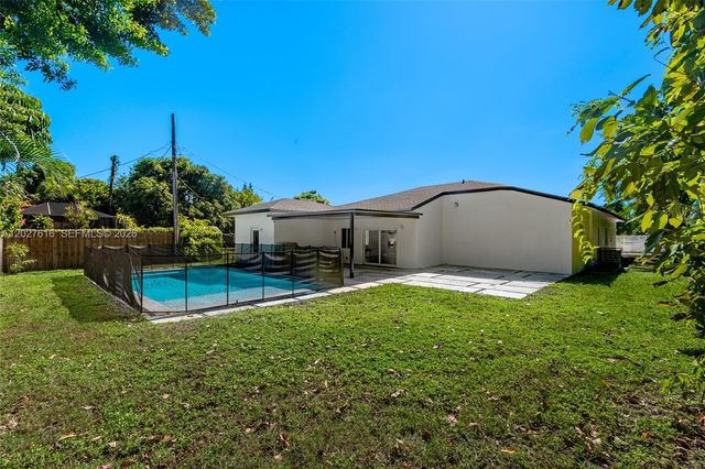 651 NE 172nd St, Miami, FL 33162