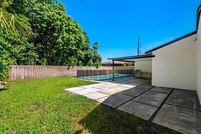 651 NE 172nd St, Miami, FL 33162