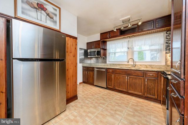 7 EBBTIDE LN, Willingboro, NJ 08046