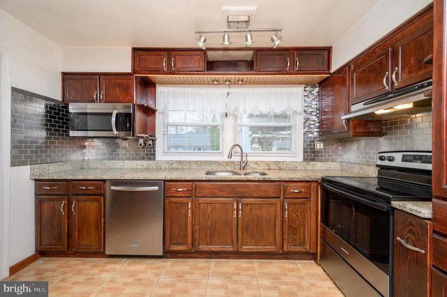 7 EBBTIDE LN, Willingboro, NJ 08046