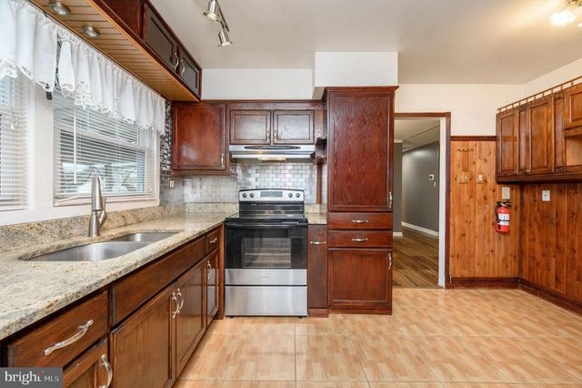 7 EBBTIDE LN, Willingboro, NJ 08046