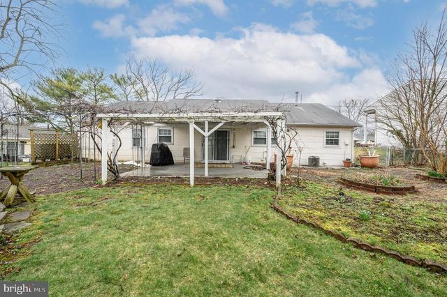 7 EBBTIDE LN, Willingboro, NJ 08046