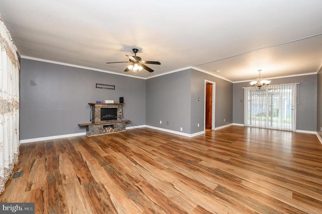 7 EBBTIDE LN, Willingboro, NJ 08046